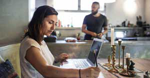 104934442-woman_working_at_dining_table.1910&times;1000