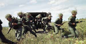 800px-US_Army_infantrymen_unload_from_an_M113,_1985