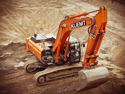 excavators-1174428_960_720 (1)