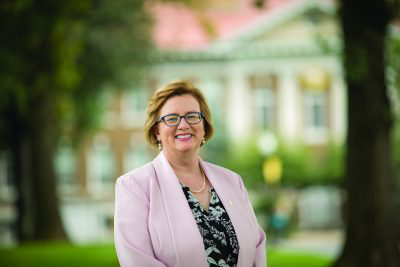 ElizabethMeade_official