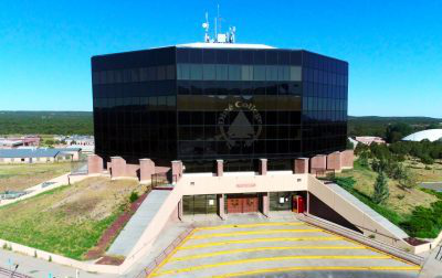 Din&eacute; College