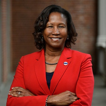 Dr Laurie Carter