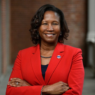 Dr Laurie Carter