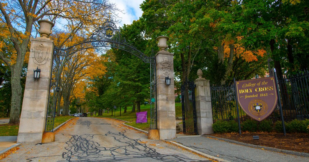 College Of The Holy Cross