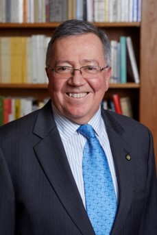 Dr. Javier Cevallos