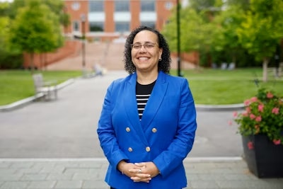 Katie Penn Headshot l Zph Noyge X