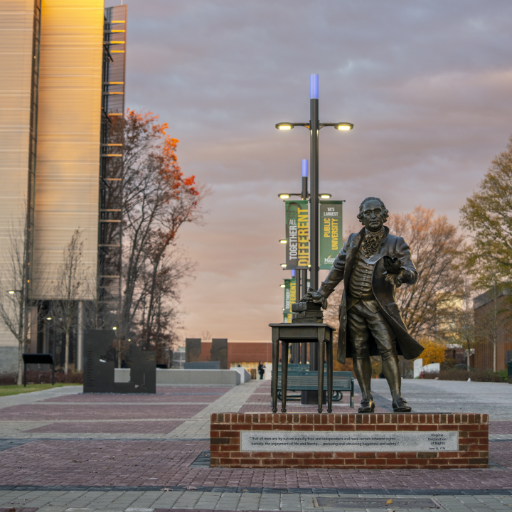 Plaza Statue 512x512 7ea5e31007262e764dec0cb5e6d9a1f04a165ad05aed2b33bd7db4e8ecacd807