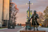 Plaza Statue 512x512 7ea5e31007262e764dec0cb5e6d9a1f04a165ad05aed2b33bd7db4e8ecacd807